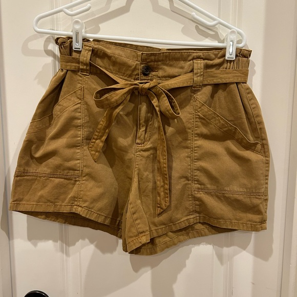 Old Navy Pants - Old Navy Chino/Utility high waisted shorts with tie. Size small, dark khaki.